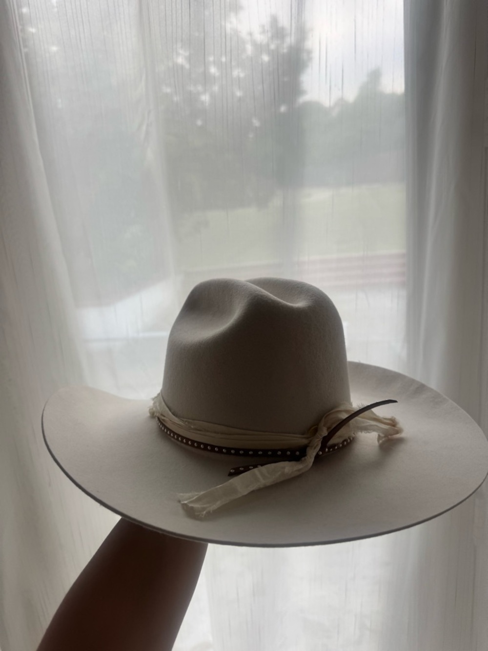 GIGI PIP White Felt Western Cowboy Hat with Braided Trim - Picture 2 of 4